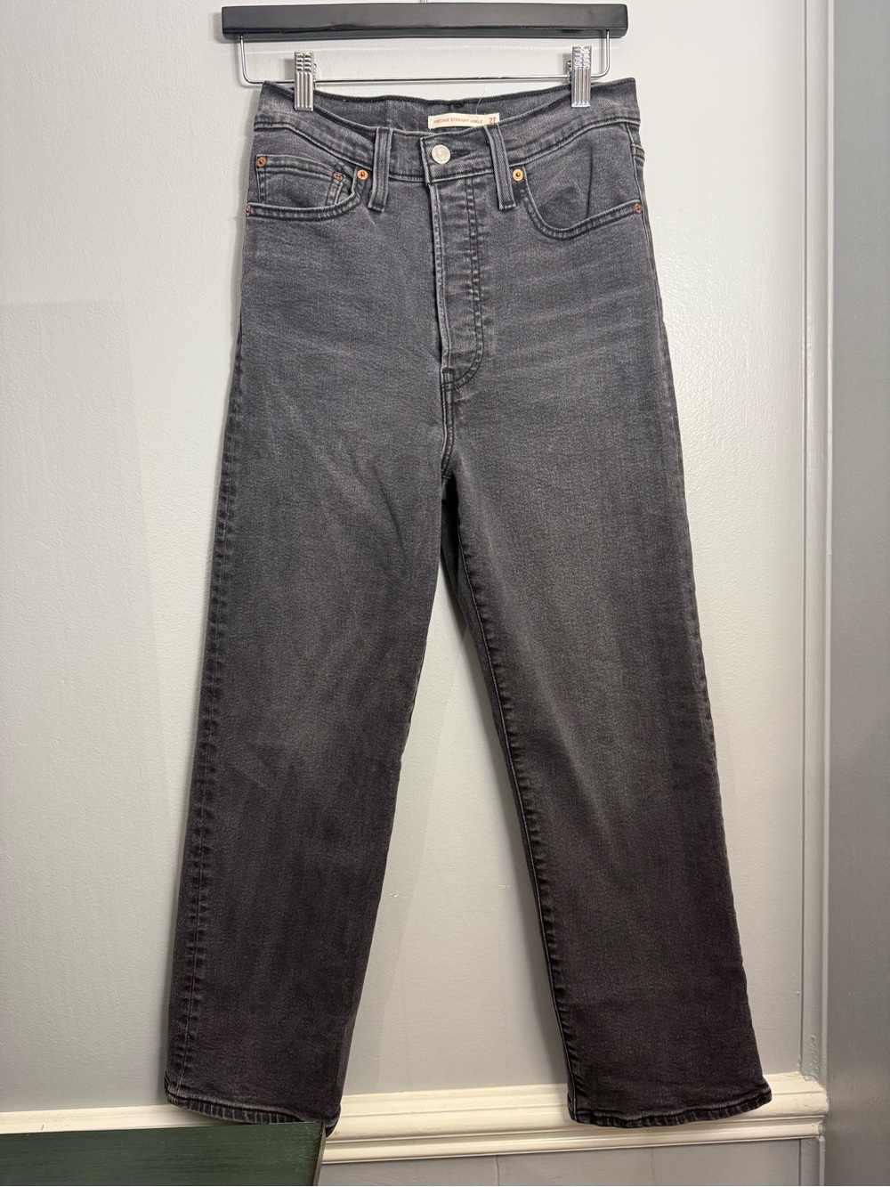 9. Levi's Charcoal/Black Ribcage Straight-Leg Ankle Jeans